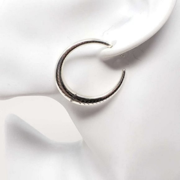 Silver Round Earings - Picture 6 of 7